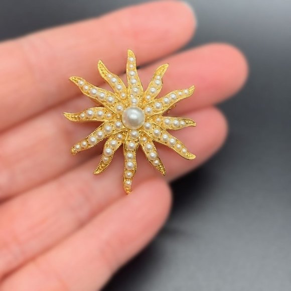 NOS D\'Orlan Vintage Gold Tone Faux Pearl Star Flower Brooch 1-3/8\